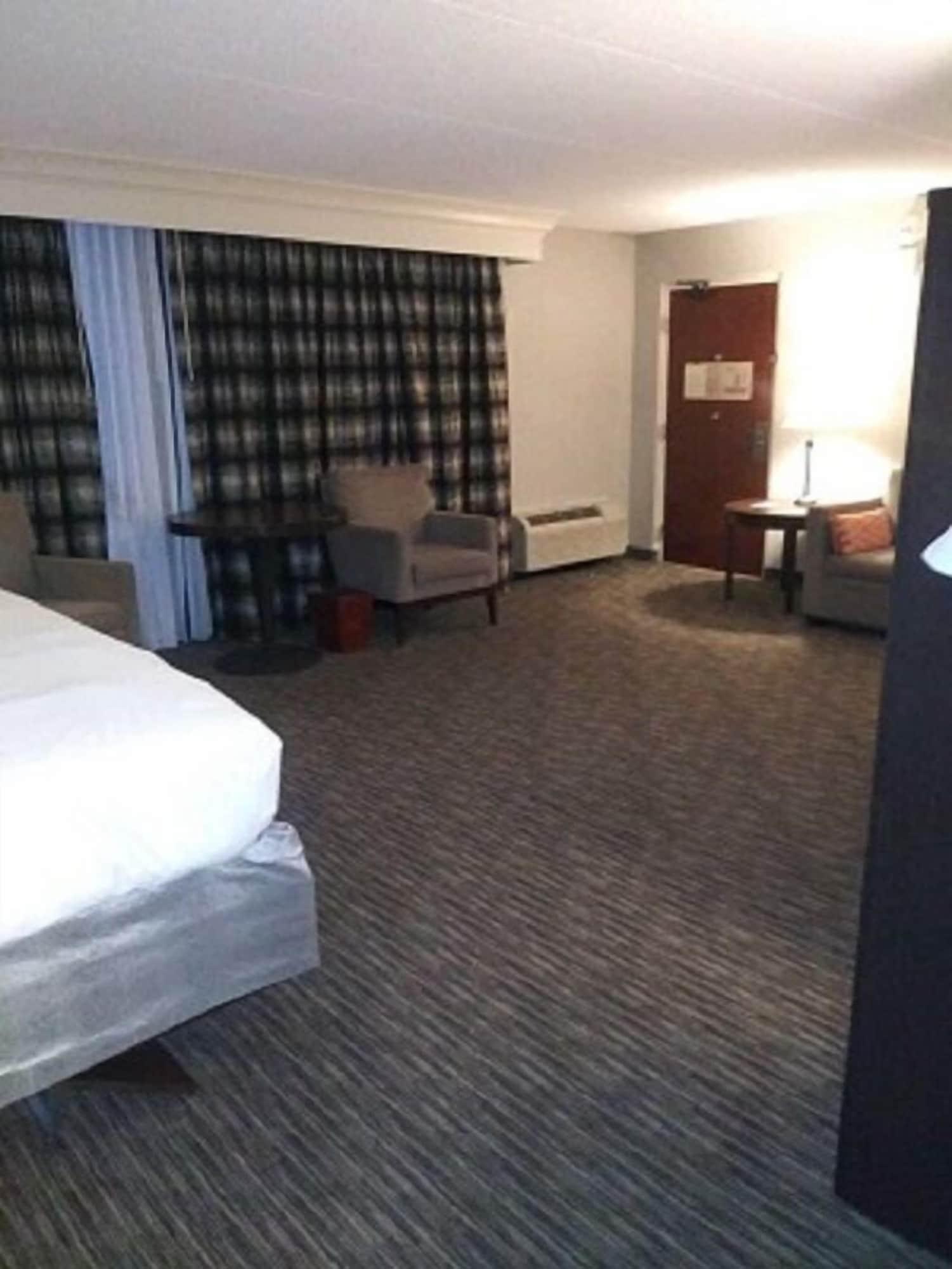 Doubletree By Hilton Dearborn Hotel Exterior photo