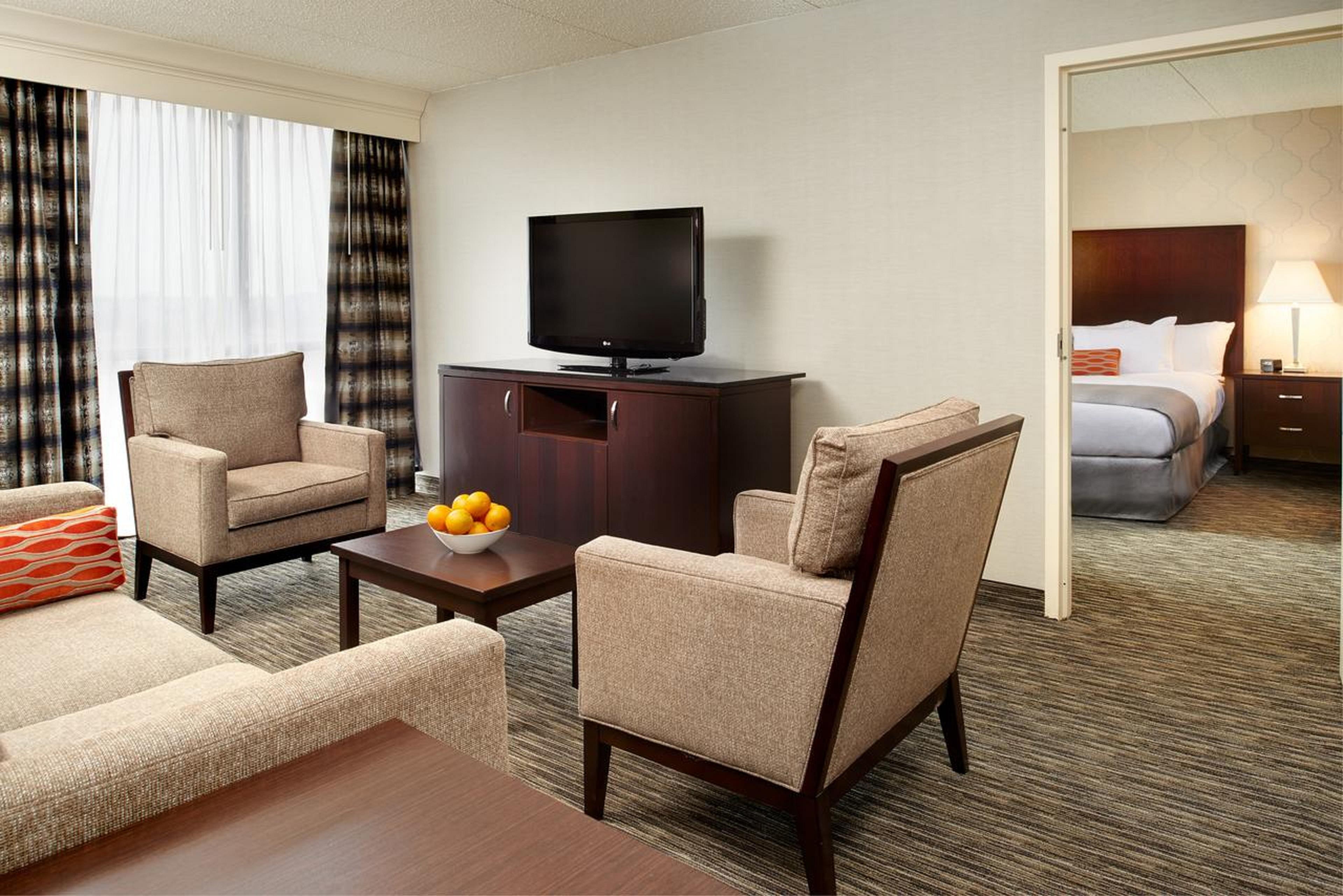 Doubletree By Hilton Dearborn Hotel Exterior photo