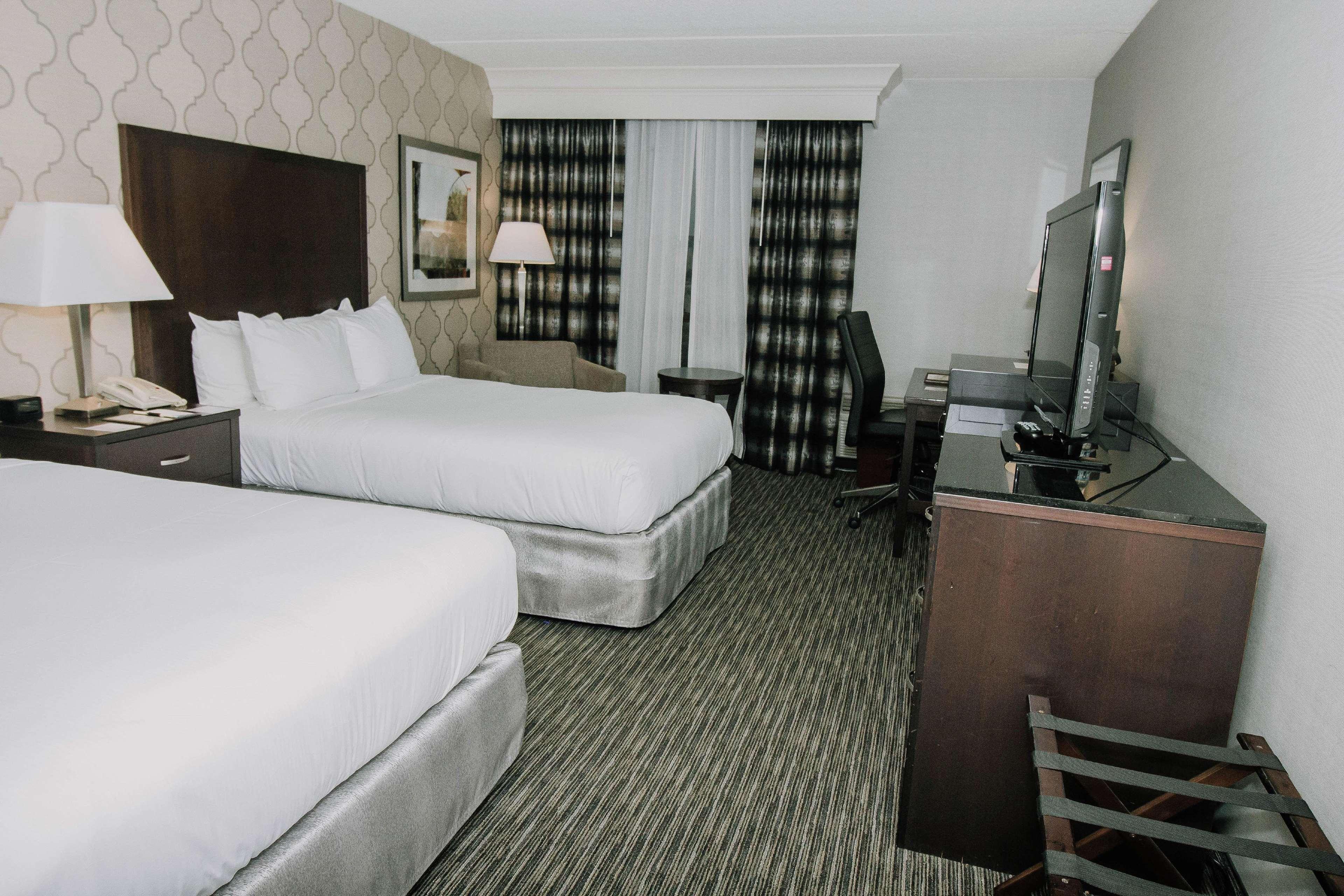 Doubletree By Hilton Dearborn Hotel Exterior photo