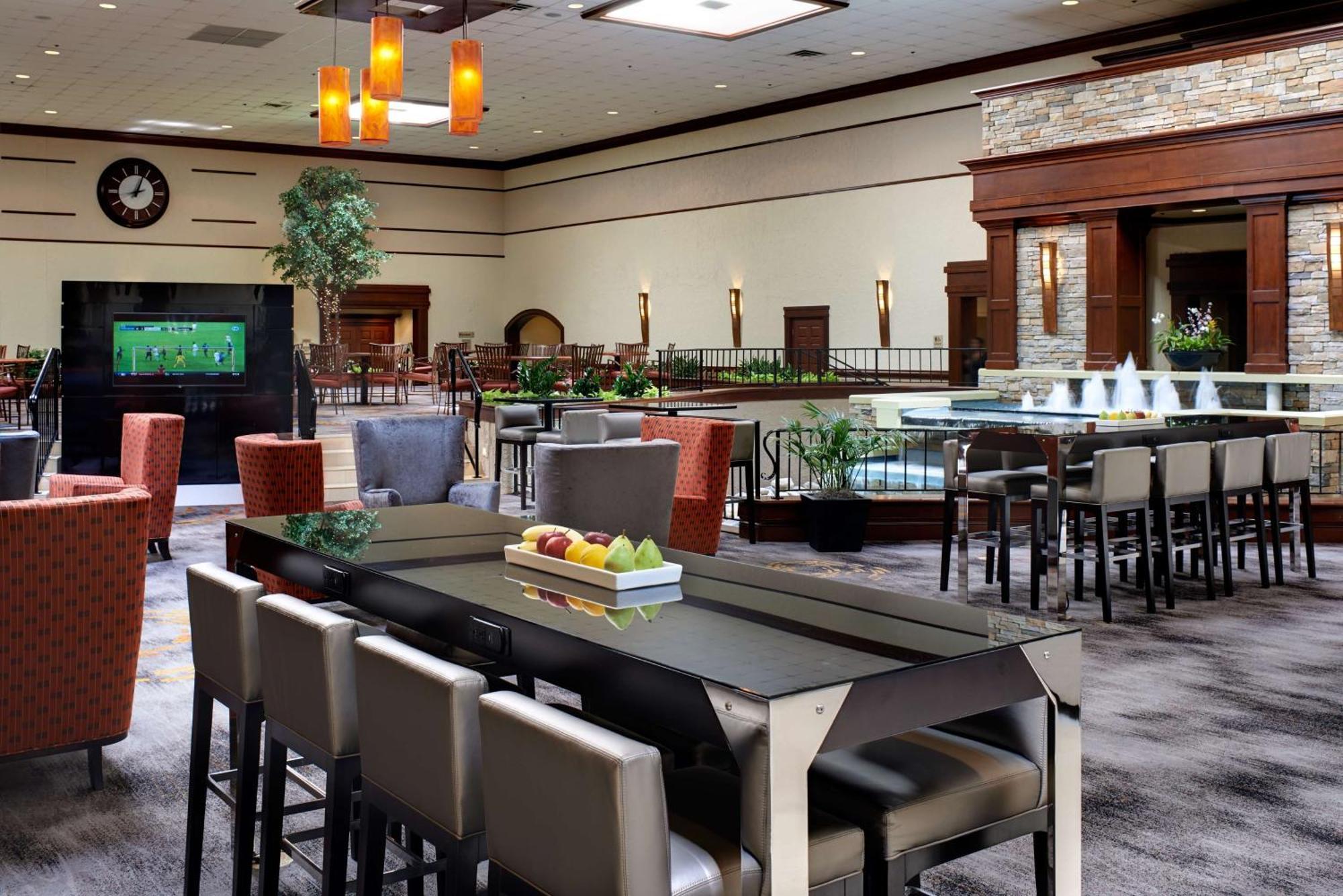 Doubletree By Hilton Dearborn Hotel Exterior photo
