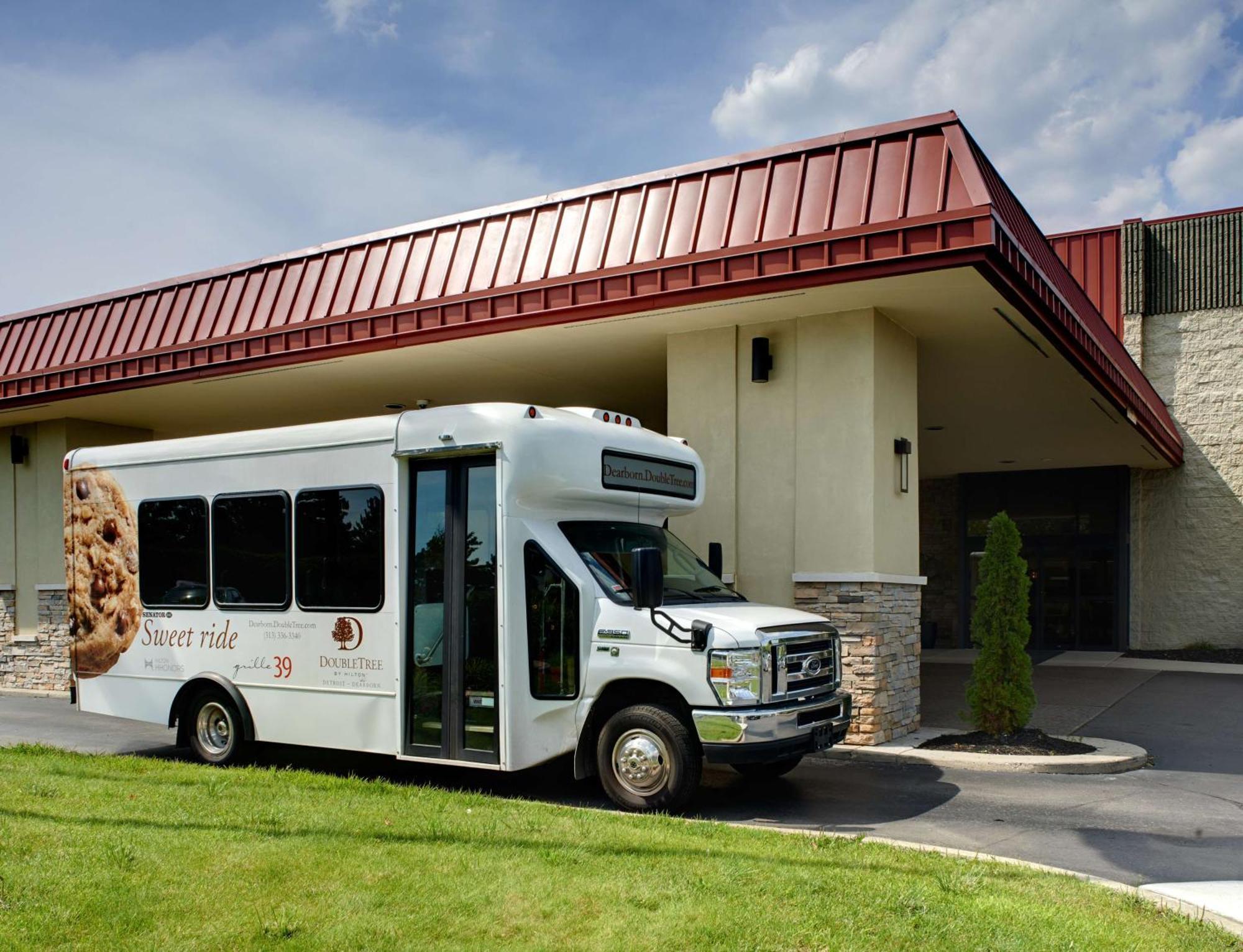 Doubletree By Hilton Dearborn Hotel Exterior photo