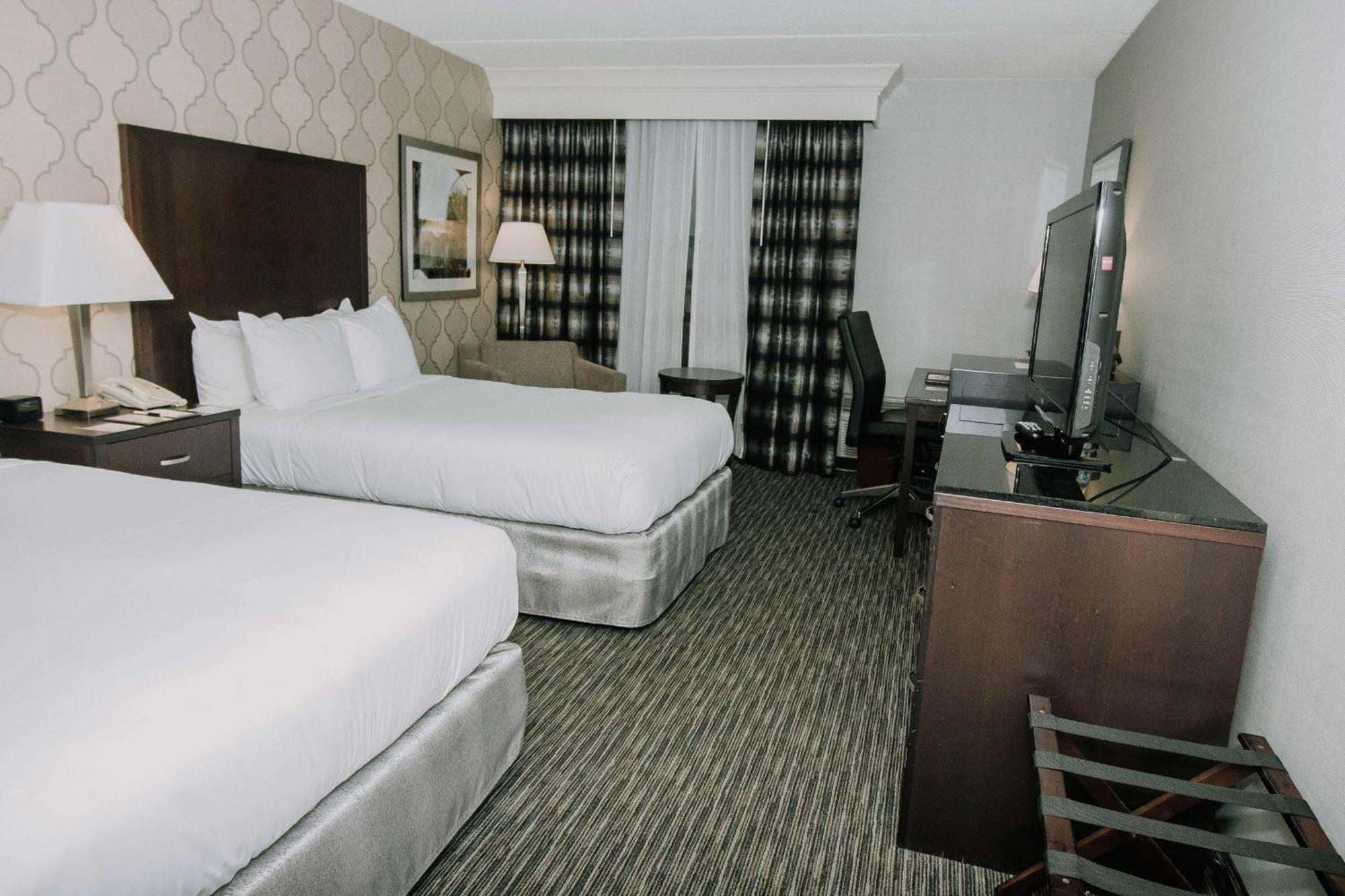 Doubletree By Hilton Dearborn Hotel Exterior photo