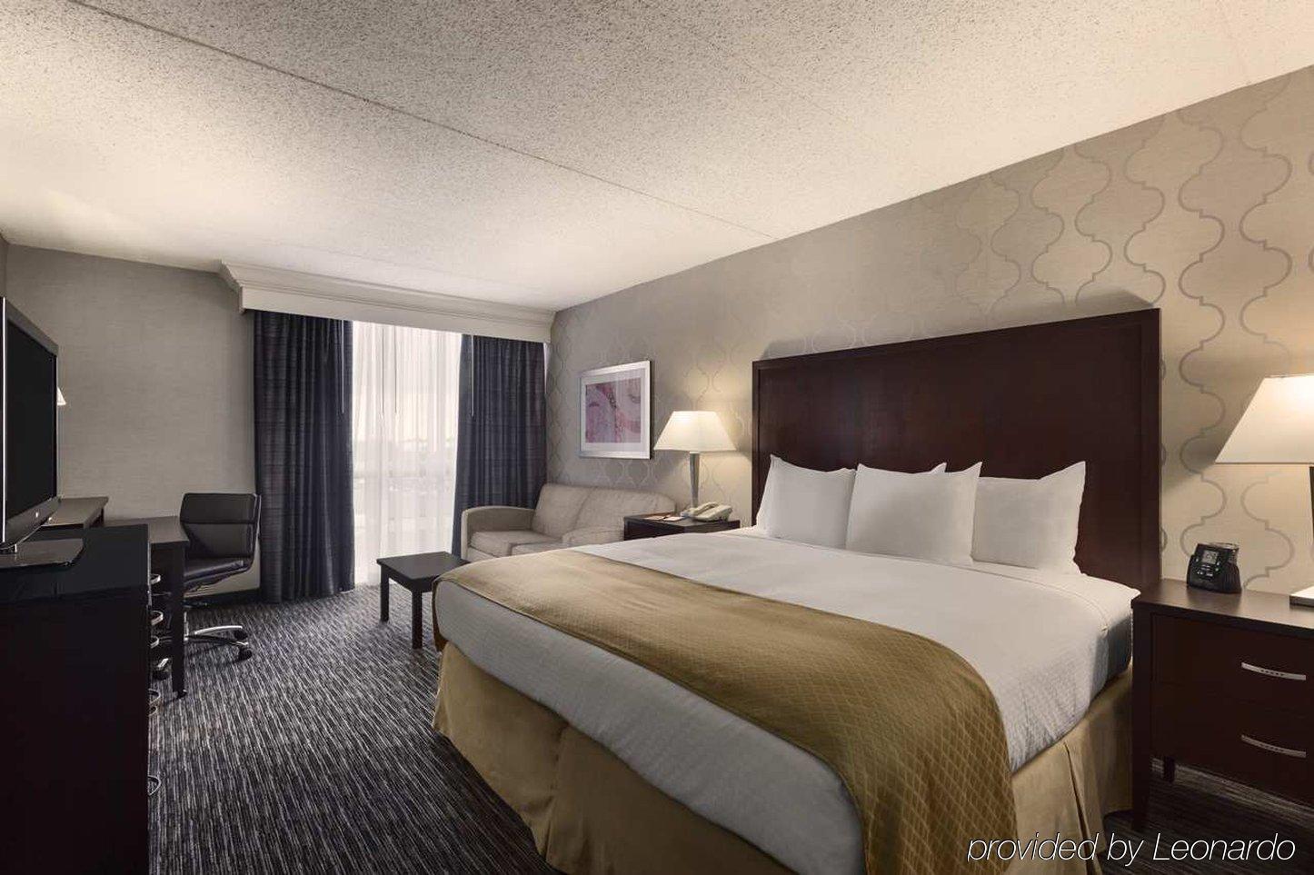 Doubletree By Hilton Dearborn Hotel Exterior photo